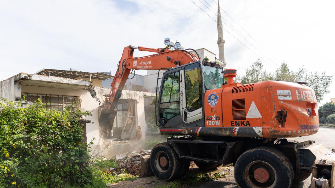 Vatandaş istedi, Yenişehir Belediyesi yıktı