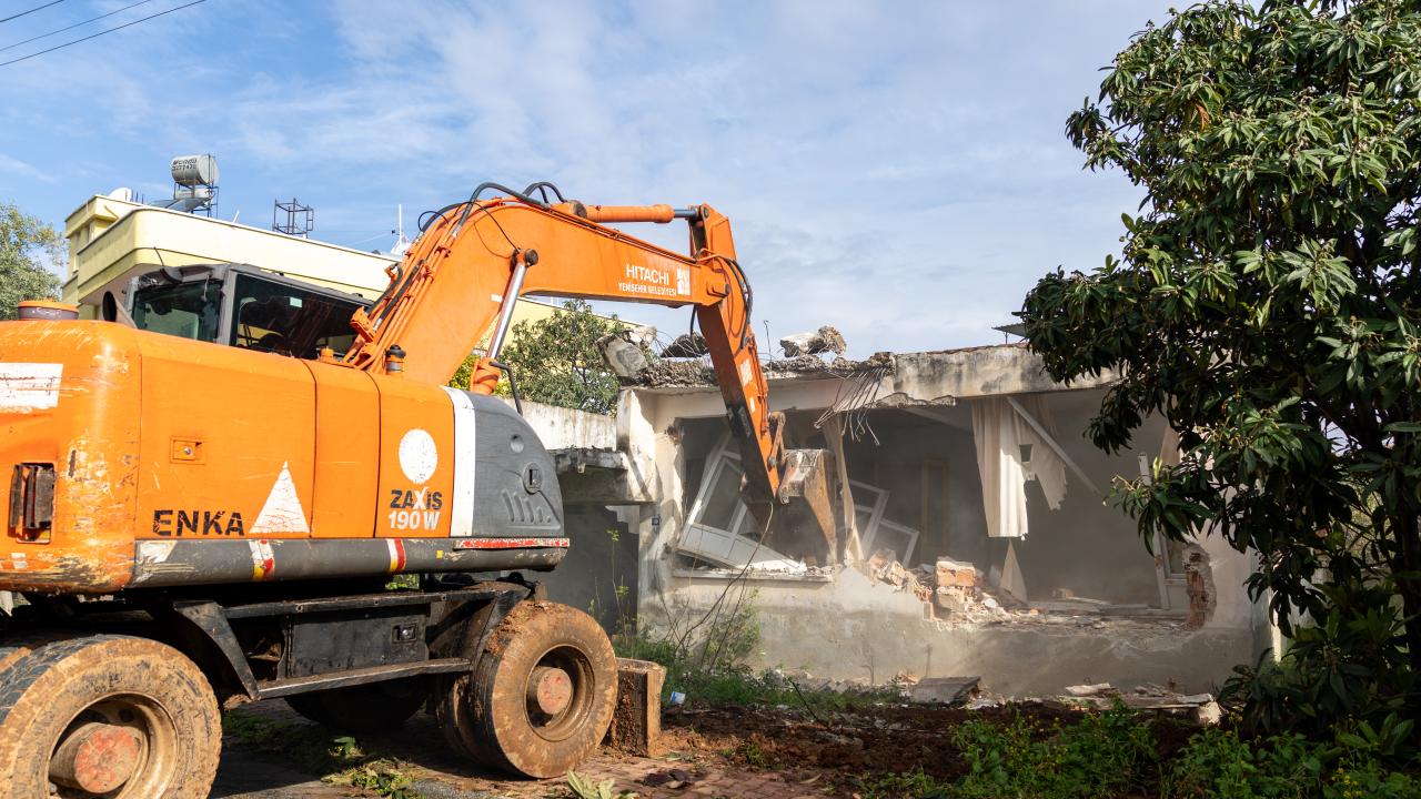 Vatandaş istedi, Yenişehir Belediyesi yıktı
