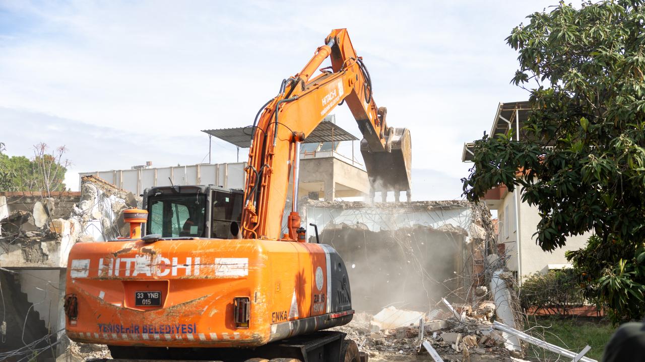 Vatandaş istedi, Yenişehir Belediyesi yıktı