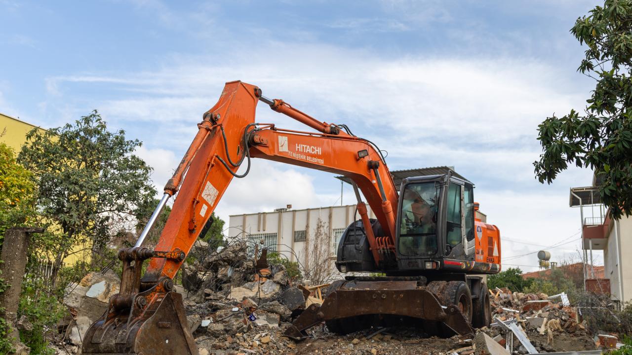 Vatandaş istedi, Yenişehir Belediyesi yıktı