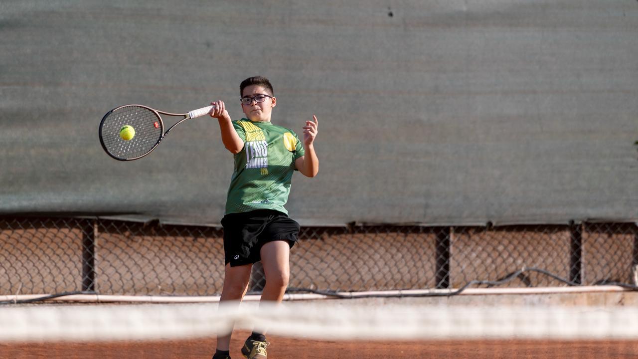 Yenişehir’de kuşaklar kortta buluştu