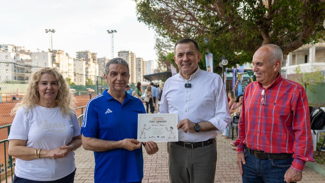 Yenişehir’de kuşaklar kortta buluştu