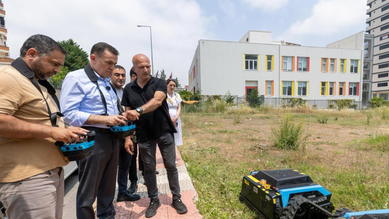 Yenişehir’de yabani otlara teknolojik tırpan