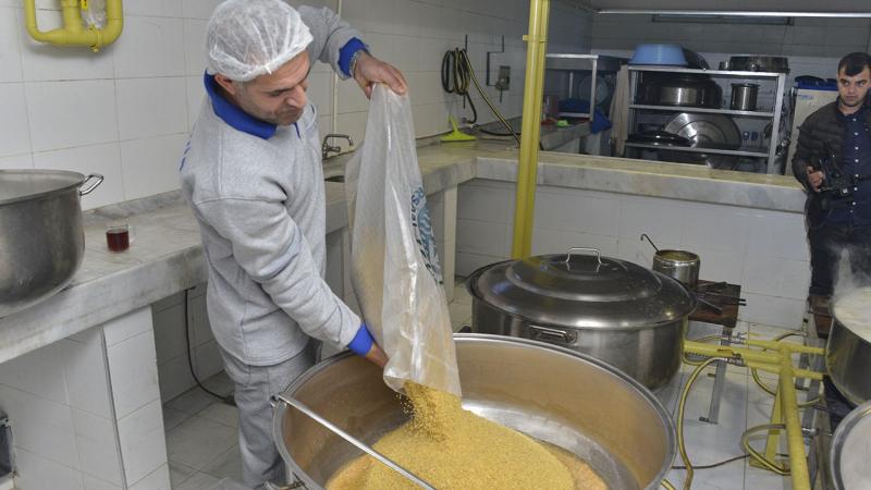 Aşevinde Günlük 500 Kişiye Yemek İkramı