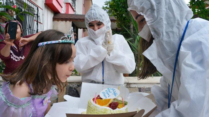Minik Alina’ya 23 Nisan’da Doğum Günü Sürprizi