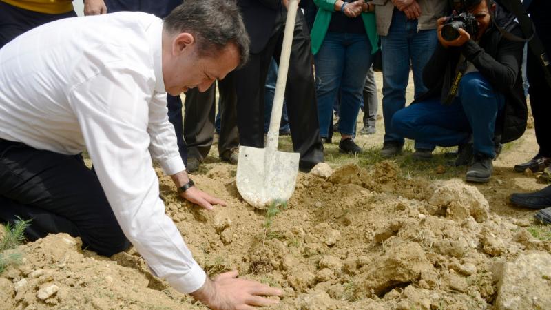 Başkan Özyiğit de fidan bağışlama kampanyasına katıldı