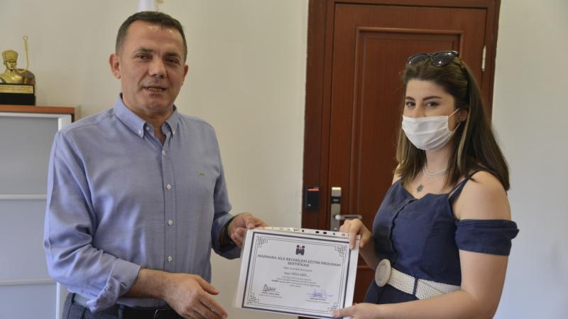 Başkan Özyiğit’ten aile eğitimi mezunlarına sertifika 