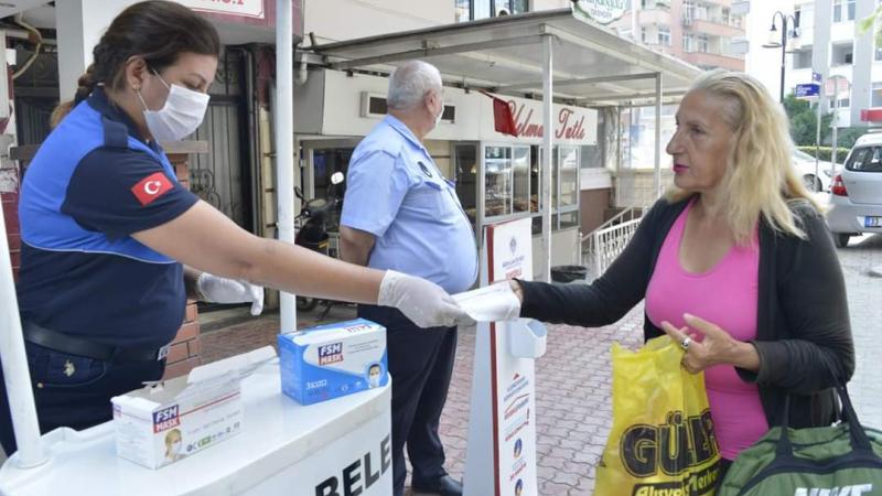 Yenişehir Belediyesi maske dağıtımını sürdürüyor
