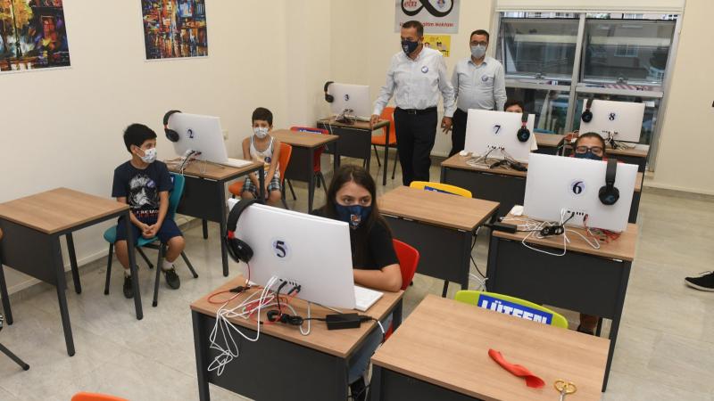 Başkan Özyiğit, EBA Destek Noktasını öğrencilerle açtı