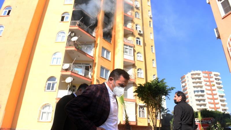 Yenişehir Limonluk Mahallesi Denizay sitesinde çıkan yangın korku yarattı