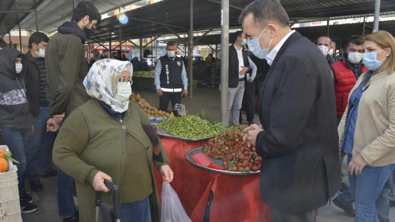 Başkan Özyiğit, hem hizmetleri anlatıyor hem talepleri dinliyor