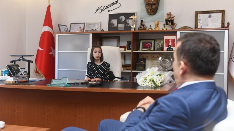 Başkan Özyiğit, koltuğunu çocuklara devretti