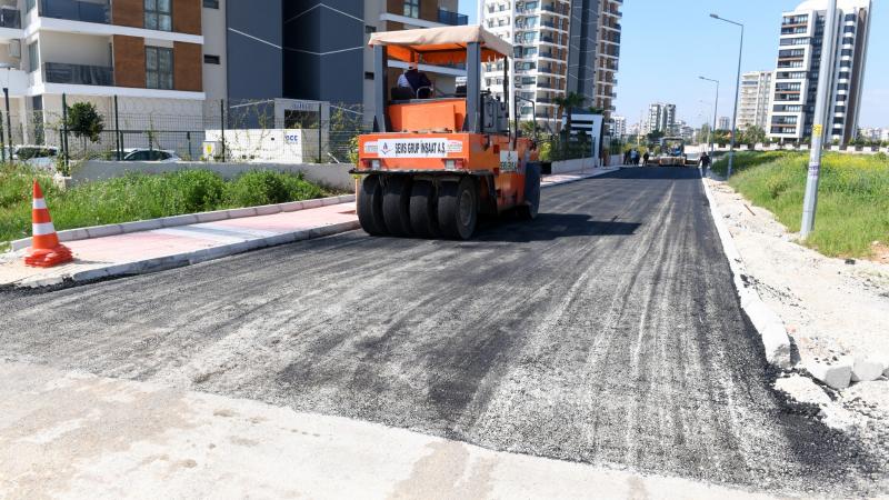 Yenişehir’de yol ve kaldırım yapım çalışmaları sürüyor
