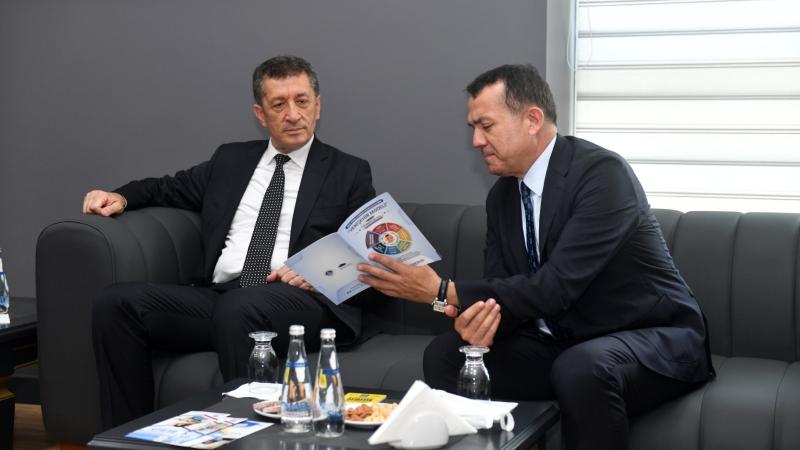 Başkan Özyiğit, Bakan Ziya Selçuk’a Erken Çocukluk Eğitimi Projesi’ni anlattı