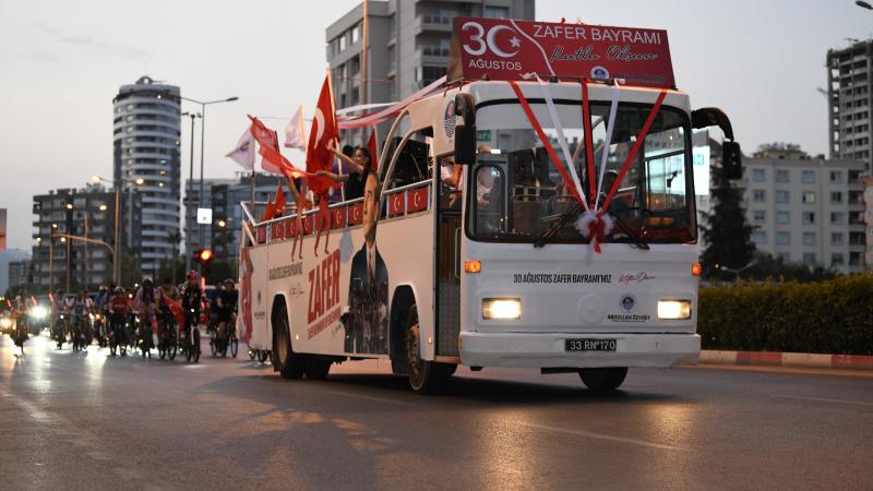 Yenişehir Belediyesinden Zafer Bayramı korteji