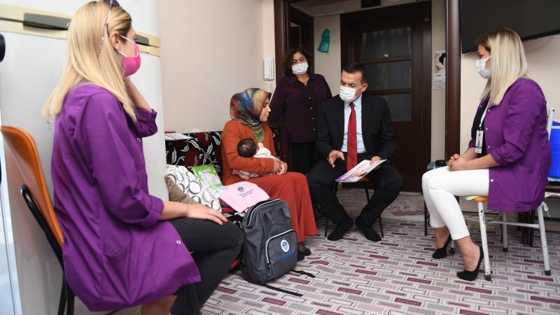 Yenişehir Belediyesi yeni doğan bebeklerin yanında