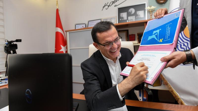 Başkan Özyiğit, Avrupa Yerel Yaşamda Kadın – Erkek Eşitliği Şartı’nı imzaladı