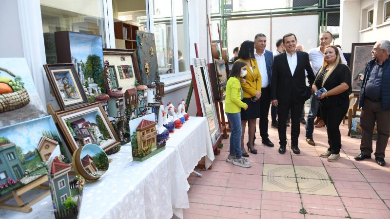 Başkan Özyiğit, Karma El Sanatları ve Resim Sergisi’nin açılışını yaptı