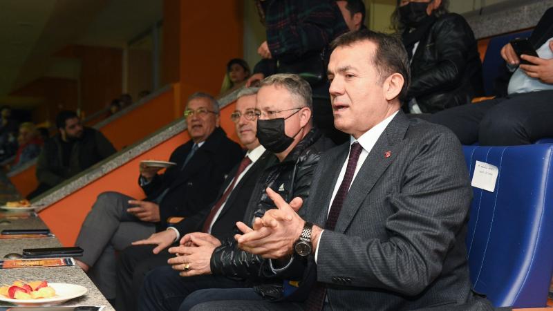 Başkan Özyiğit, “Takımımız tarihi bir başarıya imza attı”