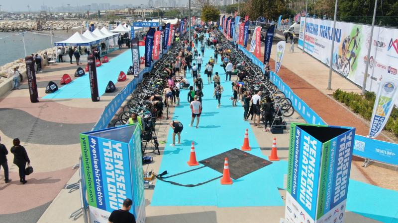 Olimpiyat şampiyonları Mersin Yenişehir’de yarışmak için başvuru yaptı Mersin Yenişehir Belediyesi öncülüğünde 16-17 Nisan tarihlerinde düzenlenecek Mersin Yenişehir Avrupa Triatlon Kupası için başvurular başladı. Bugün açılan başvurulara Olimpiyatlarda derece elde eden birçok başarılı triatletinkayıt yaptığı görüldü.  Mersin Yenişehir Avrupa Triatlon Kupası için geri sayım başladı. 2019 yılında Mersin’de ilk kez bir triatlon yarışının düzenlenmesine öncülük eden vebu yıl Yenişehir Avrupa Triatlon Kupası il