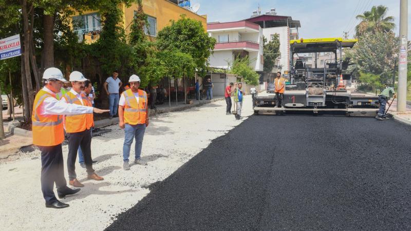 Başkan Abdullah Özyiğit yol yenileme çalışmalarını yerinde inceledi