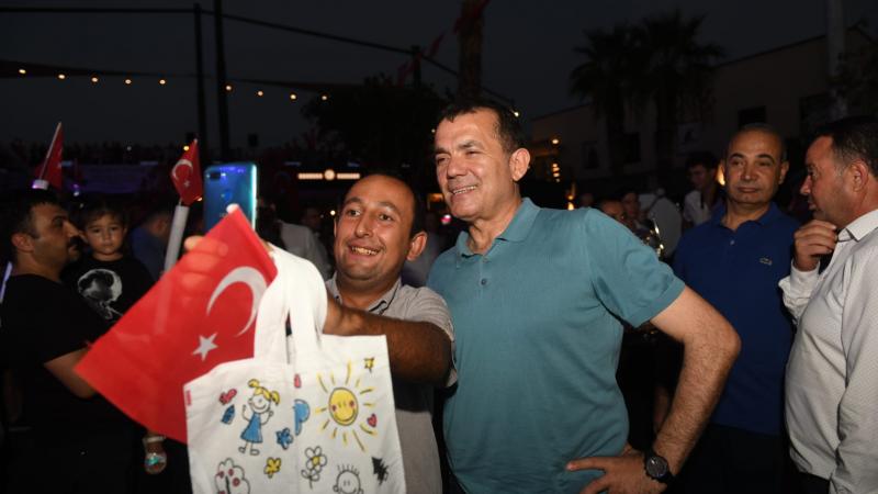 Yenişehir sokaklarında zafer coşkusu
