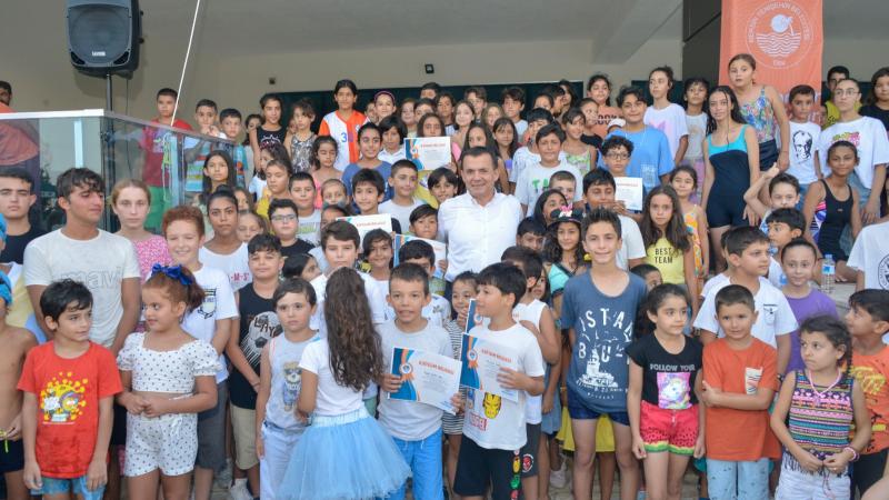 Yenişehir'de yüzlerce çocuk yüzme öğrendi