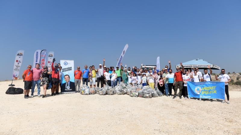 Yenişehir Gelincik Tepesi’nde temizlik hareketi