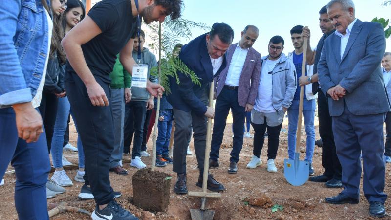 Başkan Özyiğit, “Yenişehir’de yeşil alan sayısını arttırdık”