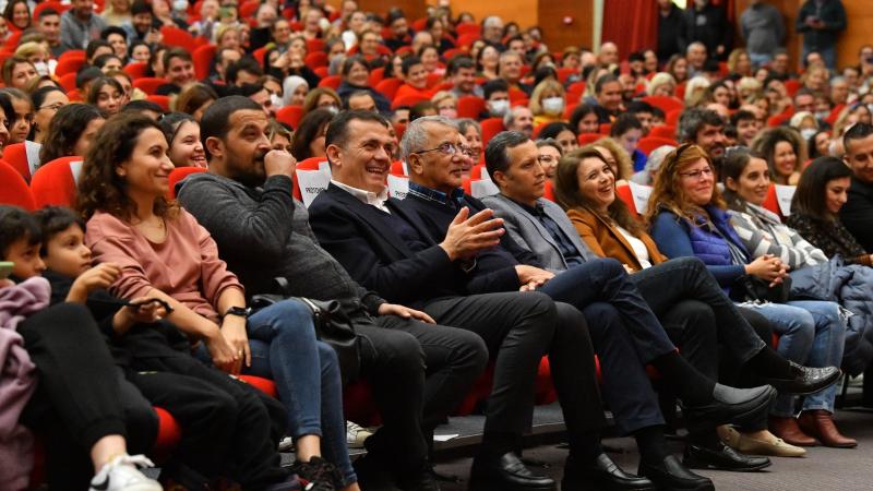 Yenişehir Belediyesi tiyatro festivalinde binlerce sanatseveri ağırladı