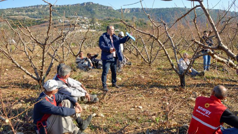 Yenişehir Belediyesi çiftçiye tarlada eğitim veriyor