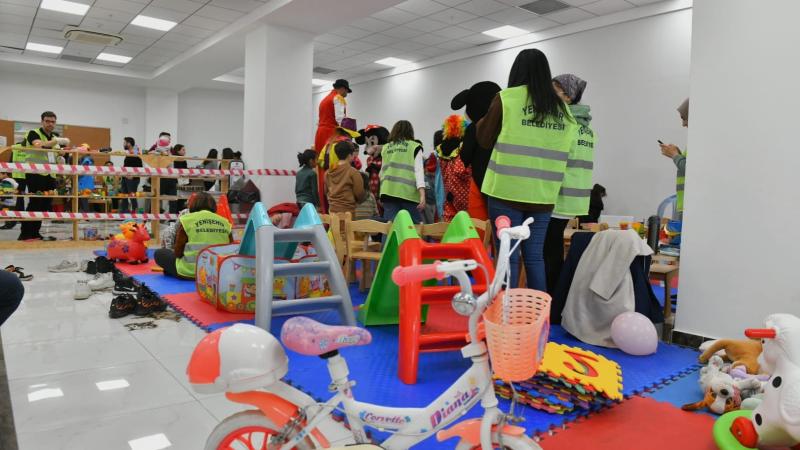 Yenişehir Belediyesi depremden etkilenen çocukları unutmuyor
