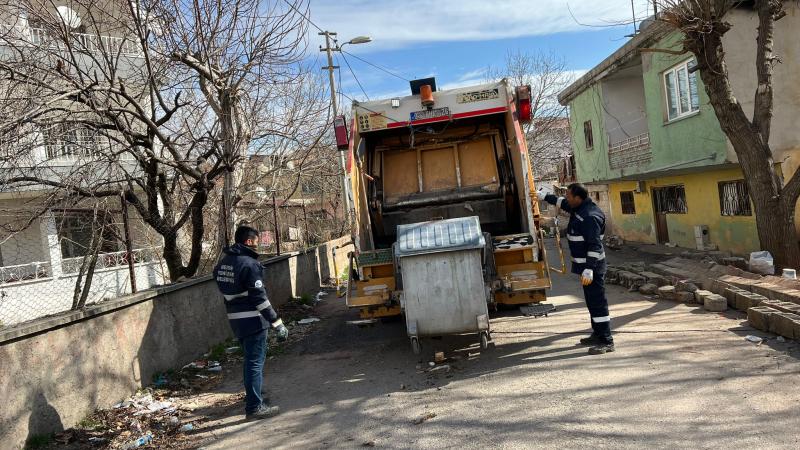Yenişehir Belediyesi temizlik işleri ekipleri şimdi de Adıyaman’da 