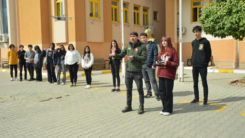 Yenişehir Belediyesinden lise öğrencilerine drone eğitimi