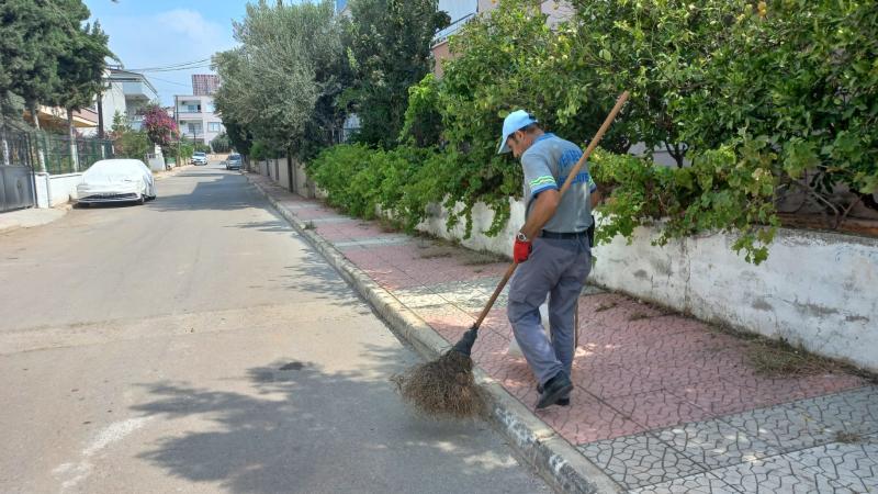 Yenişehir Belediyesi kent genelinde temizlik çalışmalarını sürdürüyor