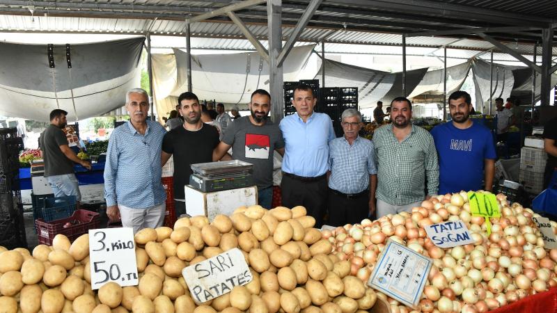 Başkan Abdullah Özyiğit, pazarcı esnafı ve vatandaşlarla buluştu