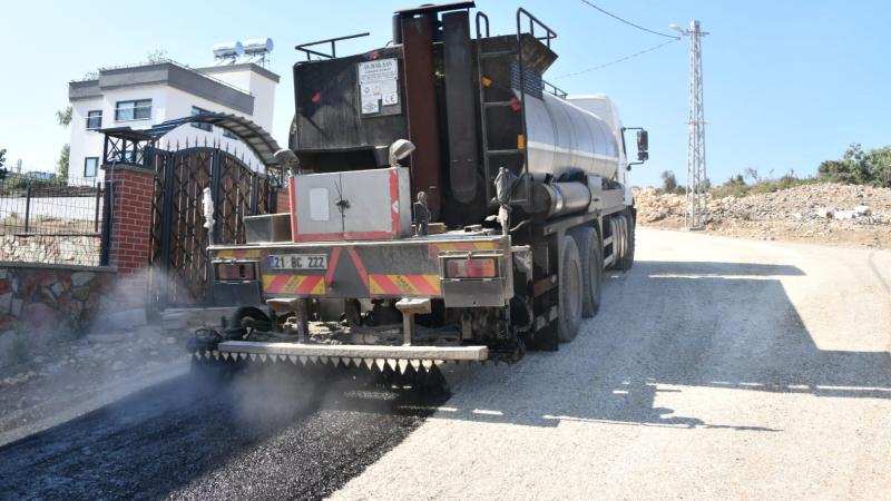 Yenişehir Belediyesiyle kırsal mahallelerin de yol sorununu çözüyor