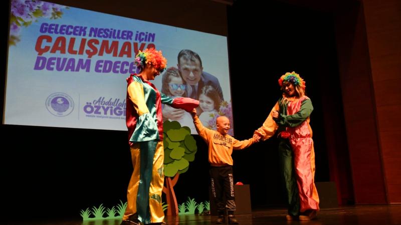 Yenişehirli çocuklar tiyatro oyunuyla hem eğlendi hem de atık yönetimi öğrendi