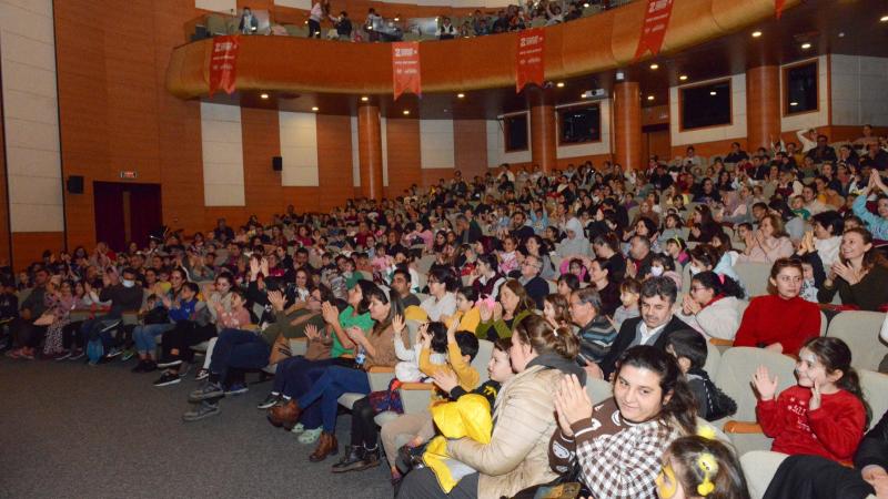Yenişehir Belediyesi yarıyıl tatilinde 7 bin çocuğu tiyatroyla buluşturdu
