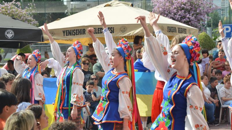 Dünya çocukları Yenişehir Belediyesinin 23 Nisan kutlamalarında buluştu