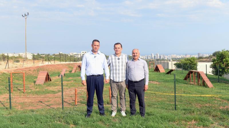 CHP Mersin milletvekilleri Yenişehir Belediyesinin hayvan bakımevini gezdi