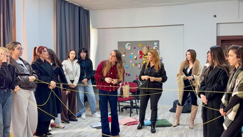 Yenişehir’de genç kadınlara ‘Güvenli ilişki’ rehberi