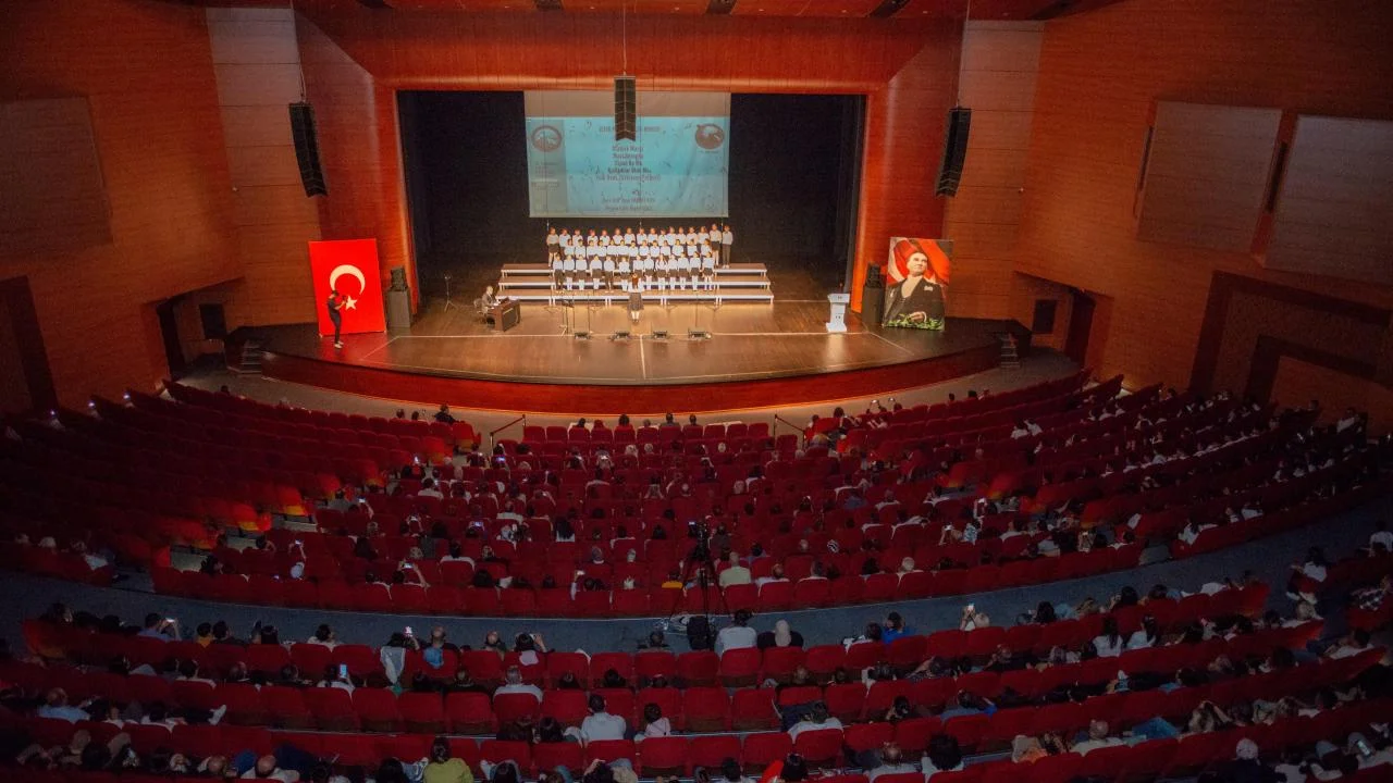 21. Nevit Kodallı Çoksesli Korolar Festivali’nde 7 şehirden 1800 korist sahne aldı