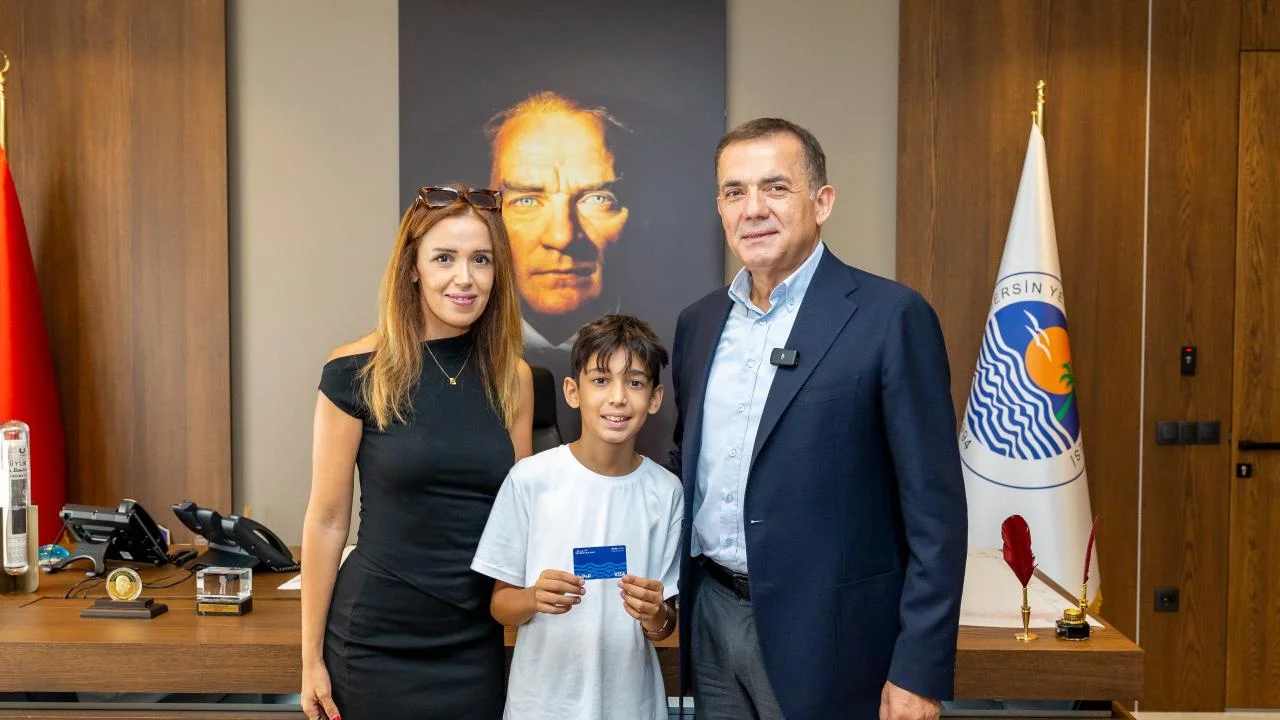 Başkan Abdullah Özyiğit, minik çevreci Aras Kayretli ile buluştu