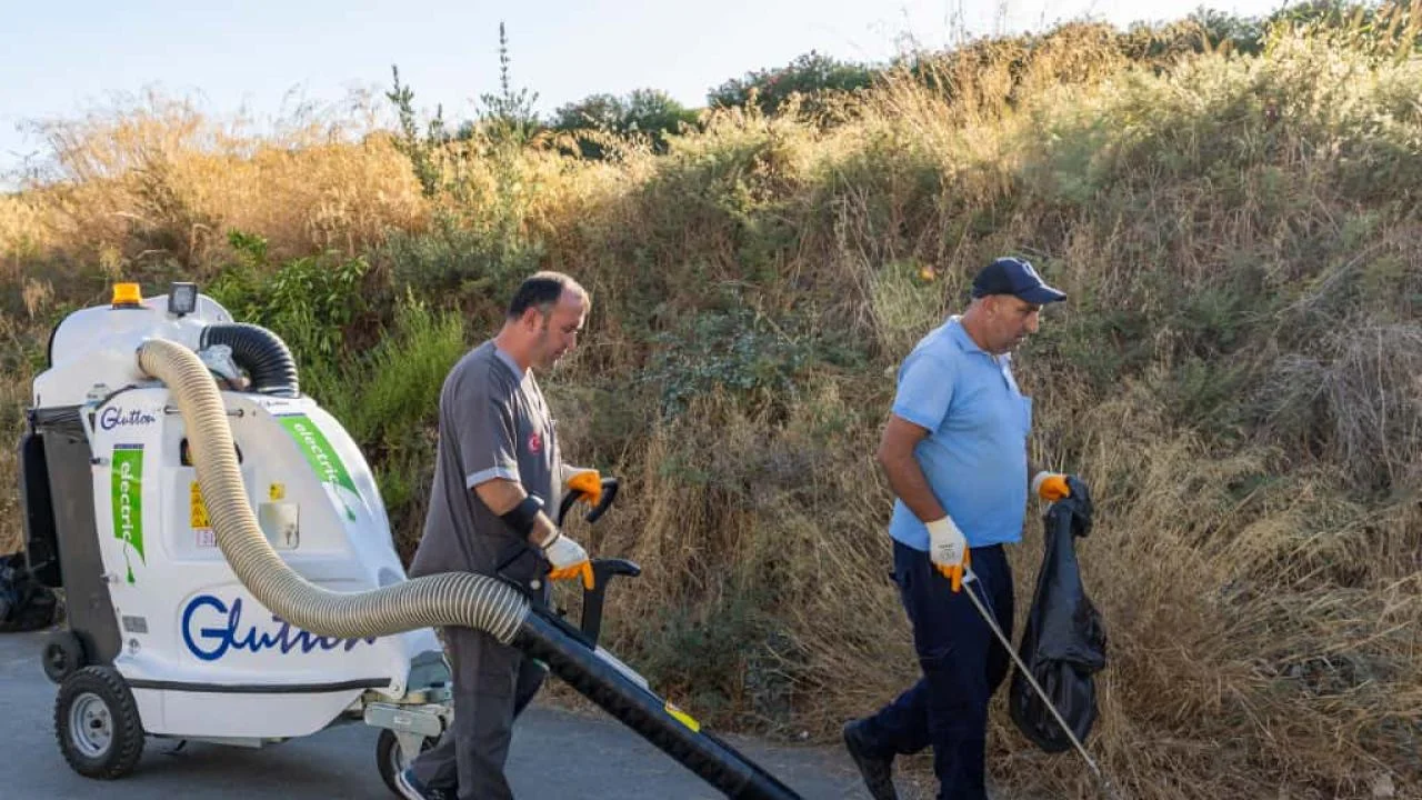 Başkan Özyiğit, vatandaşlarla birlikte çevre temizliği yaptı