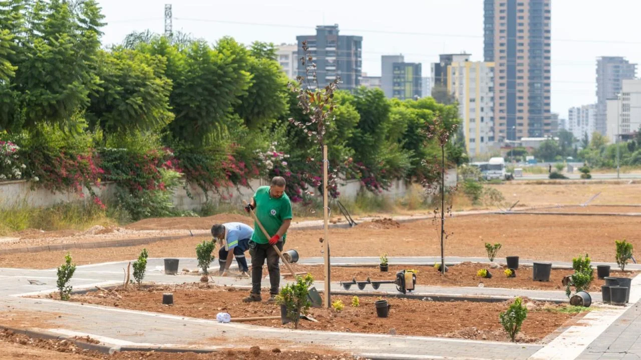 Yenişehir Belediyesi kenti yeşillendirmeye devam ediyor