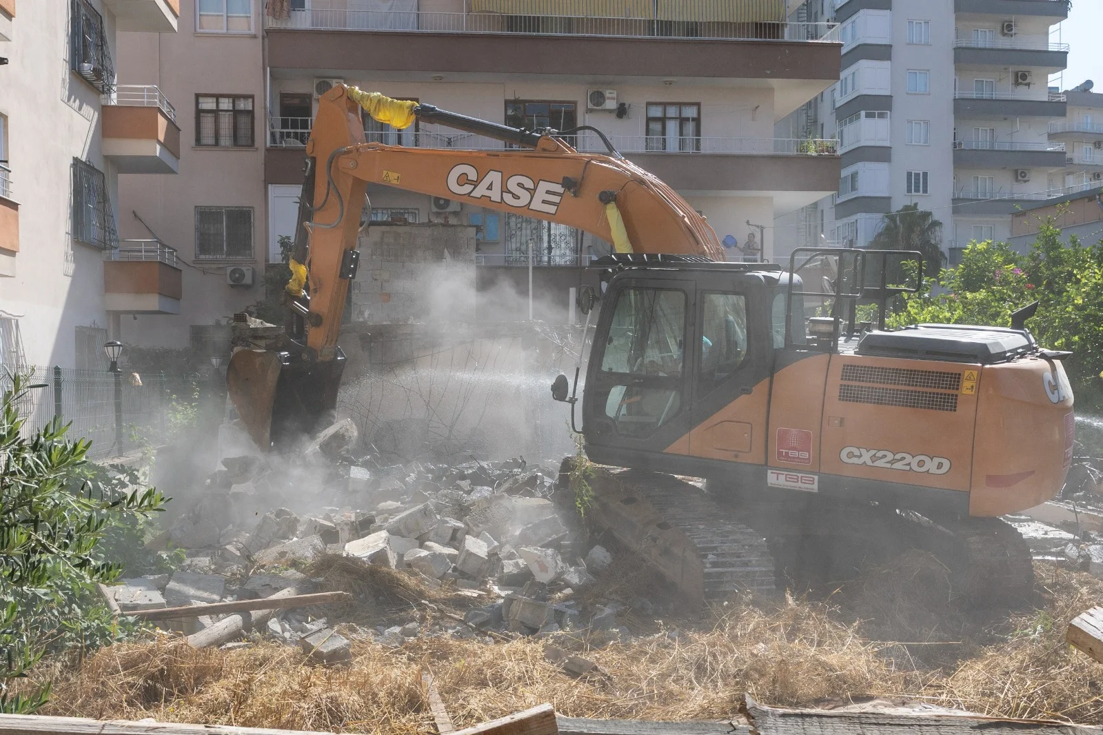 Yenişehir’de atıl okullar ve metruk yapılar yıkılıyor